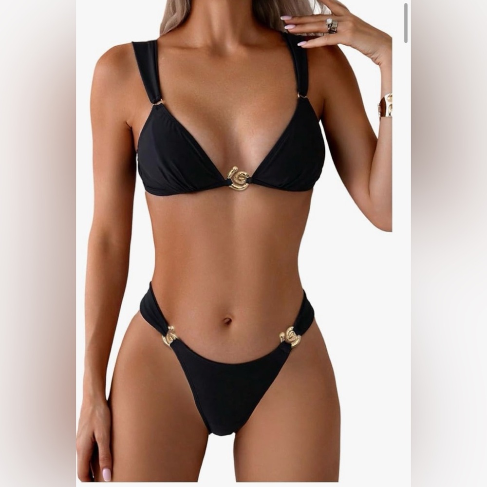Black bikini